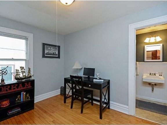 5th image of 957 42nd Ave NE