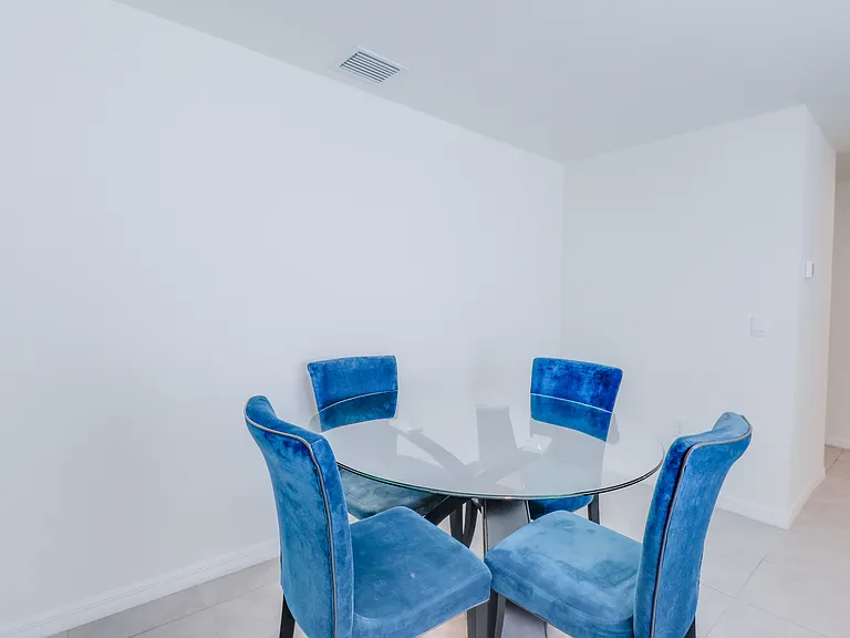8695 SW 46th Ave — Photo 6
