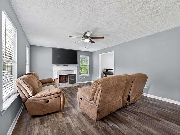 2nd image of 234 Hudson Cir