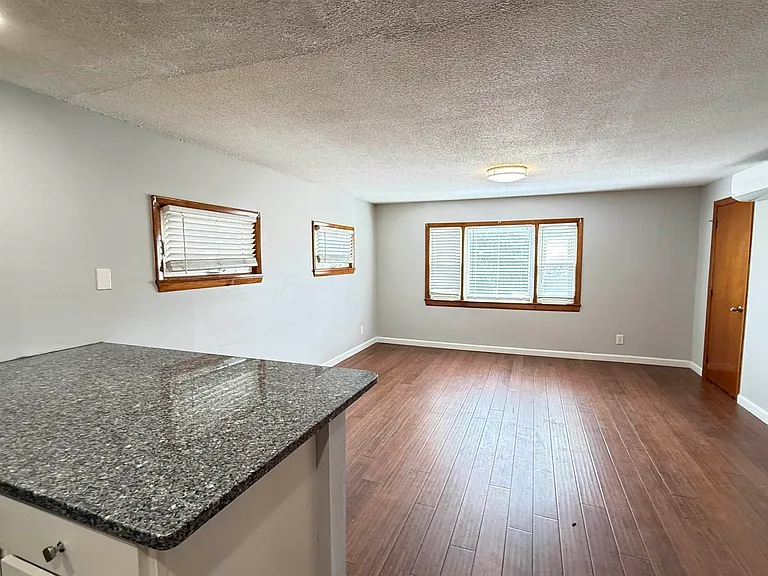 93 W Broadway St #3 — Photo 8