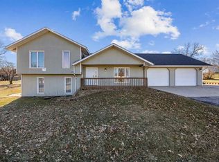 6301 Hillcrest Rd, Cedar Rapids, IA 52404