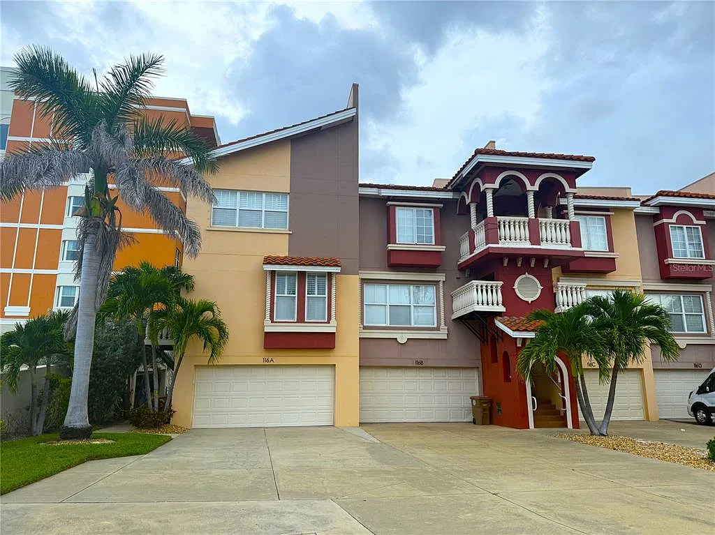 3 bed, 2.5 bath, 2190 sqft, $3,900 — Photo 2