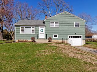 99 Crestview Dr, Colchester, CT 06415
