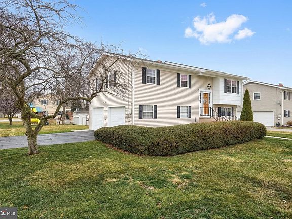 3rd image of 49 Scott St