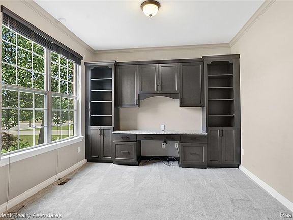 4th image of 915 Appleton Ct