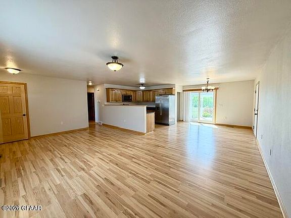 4th image of 822 9th Ave SW