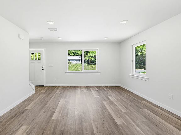 5th image of 707 2nd Street Pl SW