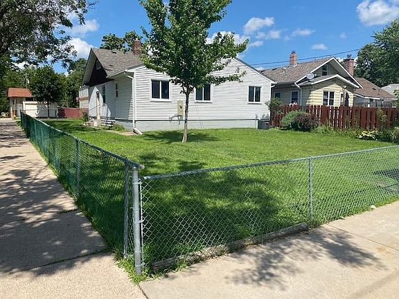 3rd image of 1036 Charles Ave