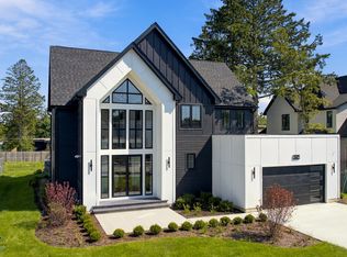 414 Forest Edge Dr, Glencoe, IL 60022