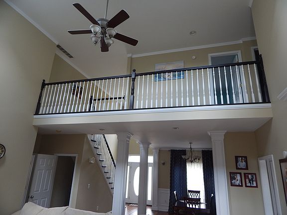 2nd image of 1627 Creekview Dr
