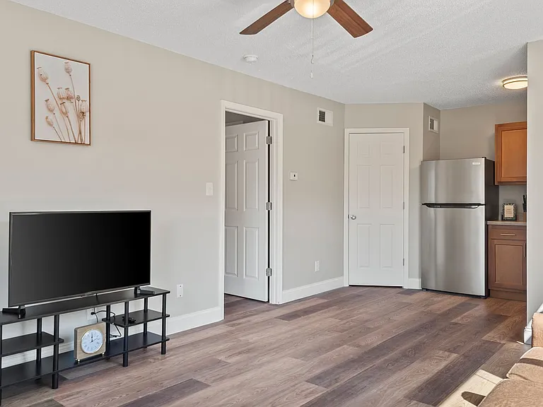 The District Apartments — Photo 3