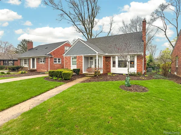 16265 Locherbie Ave, Beverly Hills, MI 48025