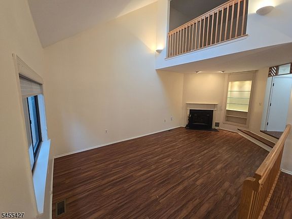 3rd image of 41 Arbor Cir