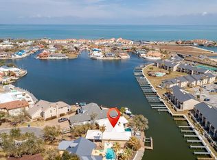 2327 Harbor Dr, Rockport, TX 78382