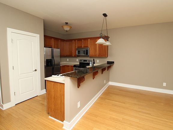3rd image of 521 S 1st St