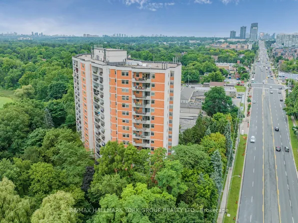 7811 Yonge St #1007, Markham, ON L3T 4S3