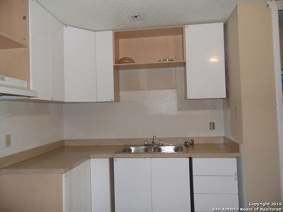 2nd image of 818 Park Bend Dr