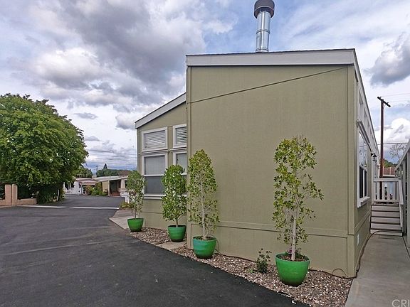 4th image of 4 Kensington Dr