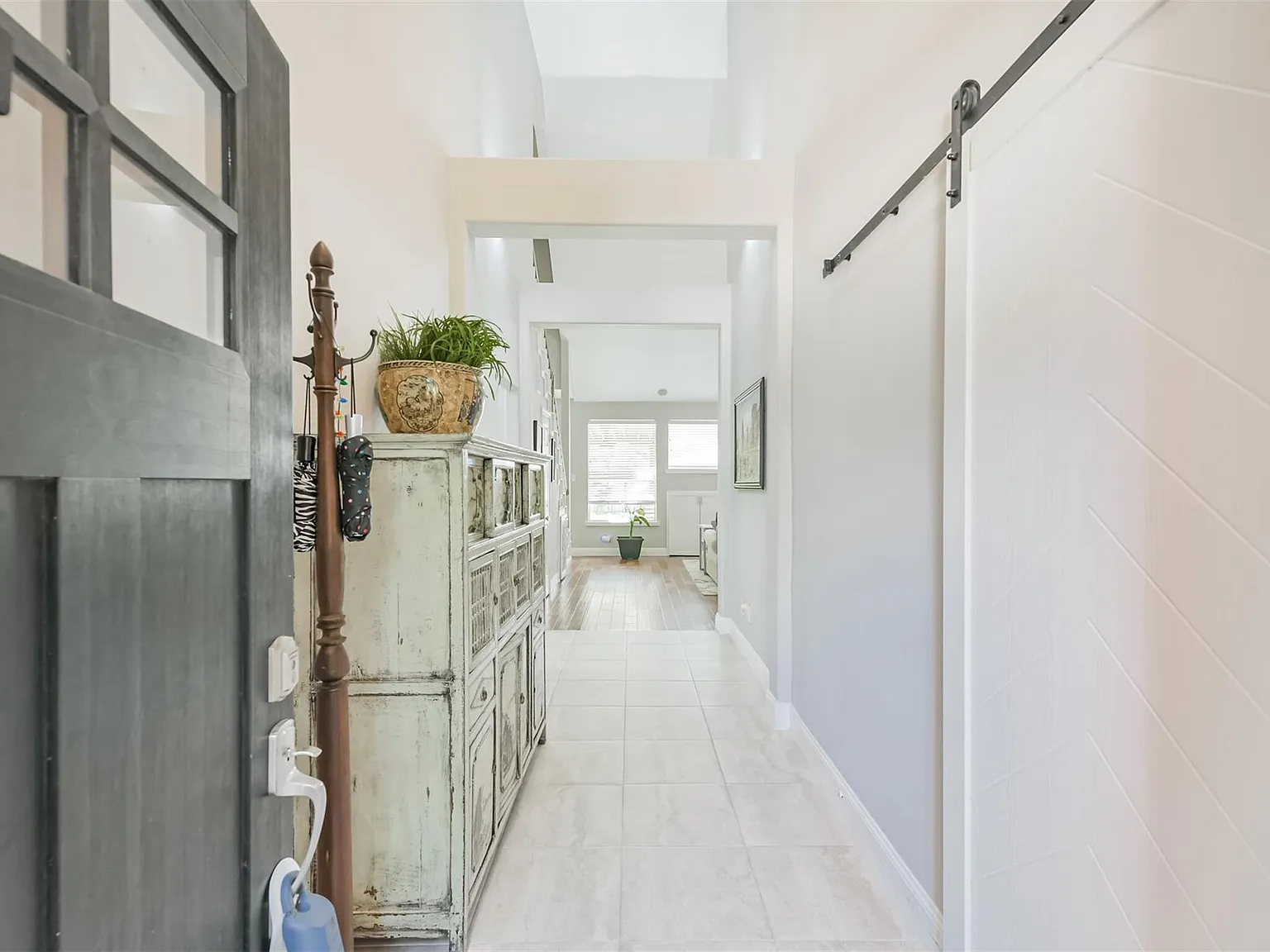 3 bed, 2.5 bath, 2282 sqft, $2,700 — Photo 4