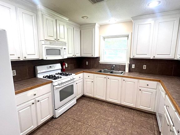5th image of 783 Stuckey Rd