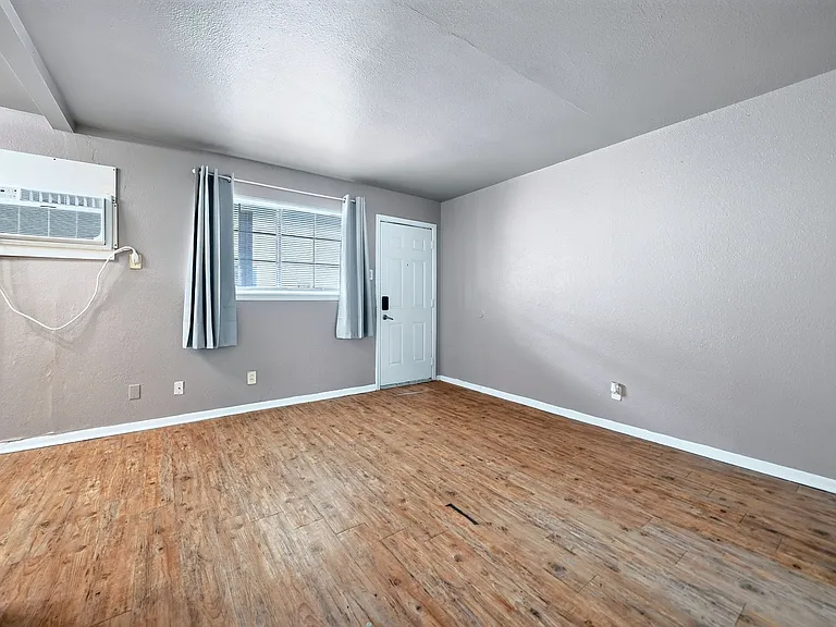 1417 Bennett Ave #G — Photo 4