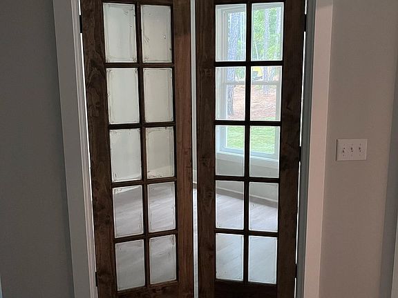 4th image of 437 Amicks Ferry Rd