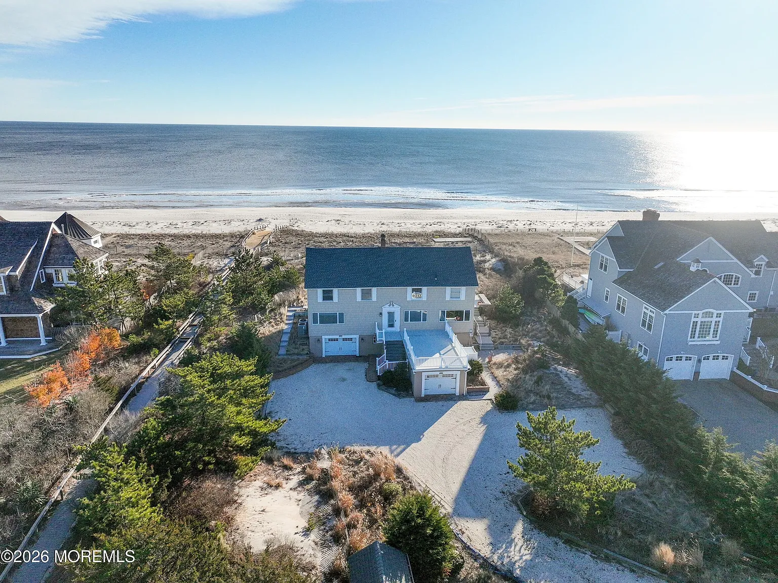 5 bed, 4.5 bath, 2704 sqft, $14,500 — Photo 2