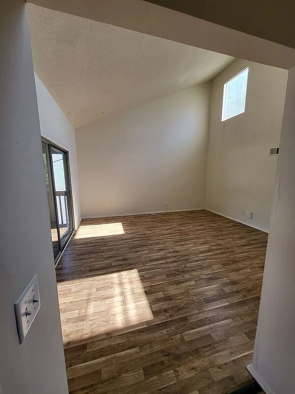 2 bed, 1.0 bath, $1,050 — Photo 3