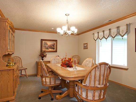 3rd image of 165 Flagstone Dr