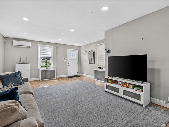 5th image of 253 Court Place