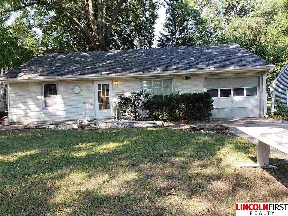 1st image of 3035 S 42nd St