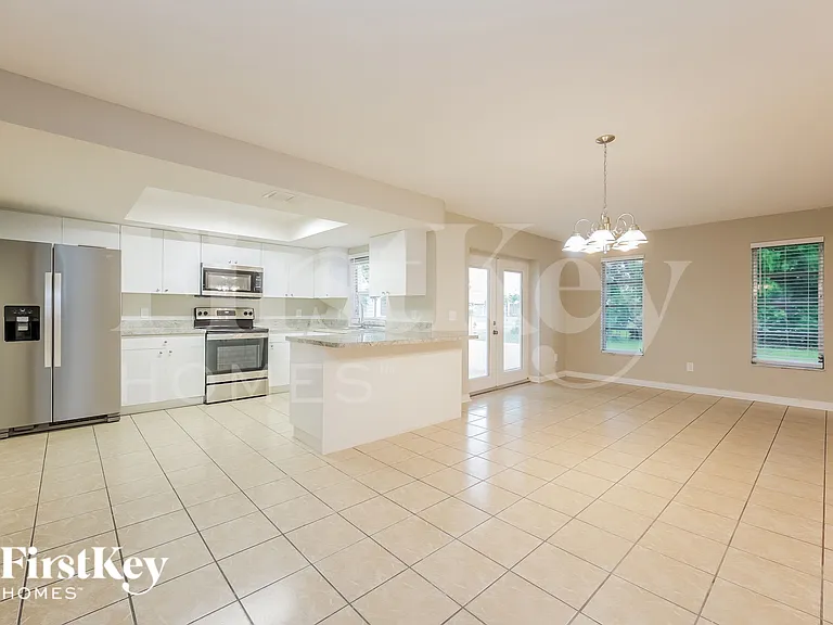 3752 SW Santa Barbara Pl — Photo 5