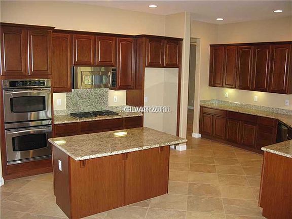 2nd image of 921 Estrella Vista St