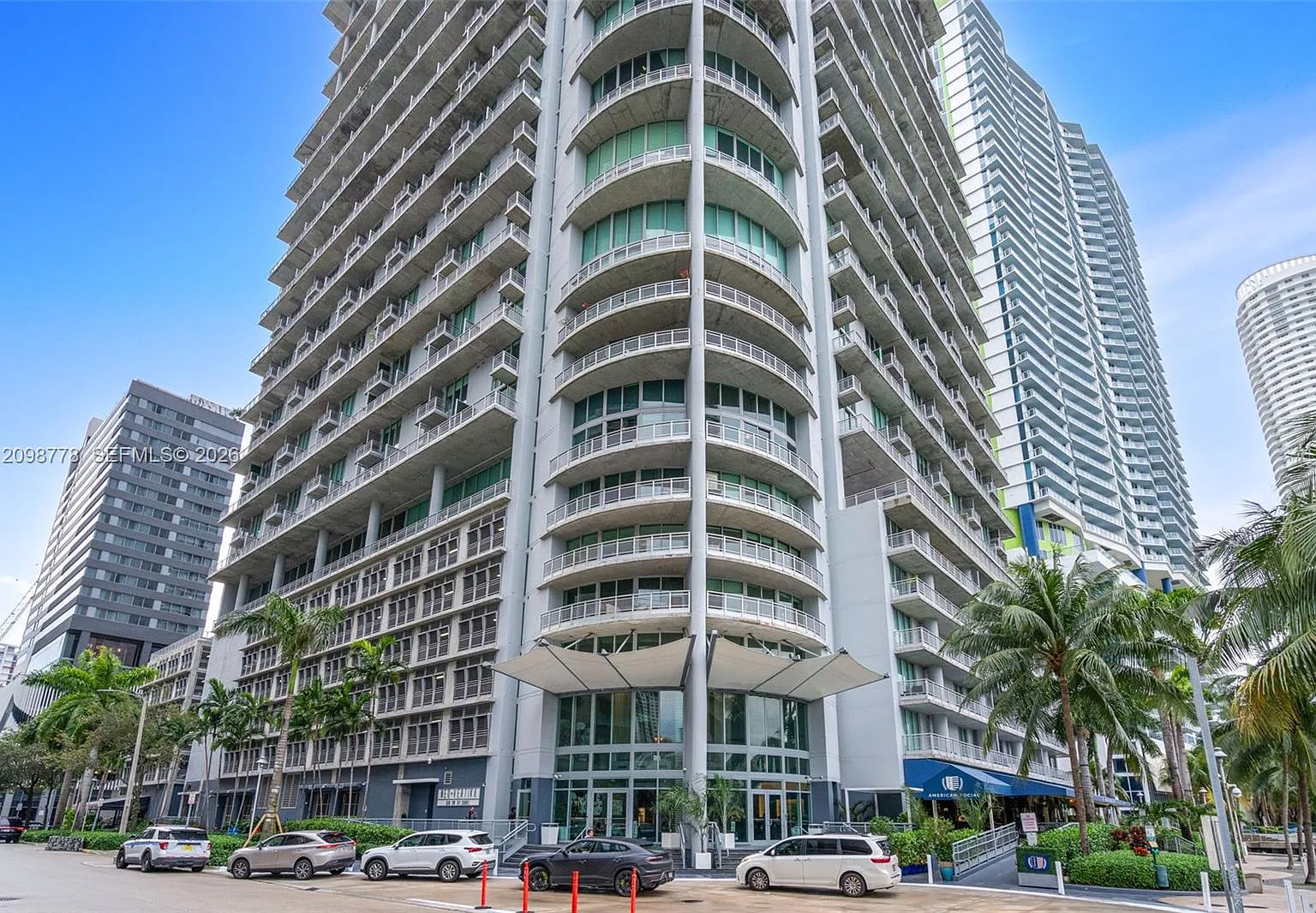 Neo Vertika Condo — Photo 4