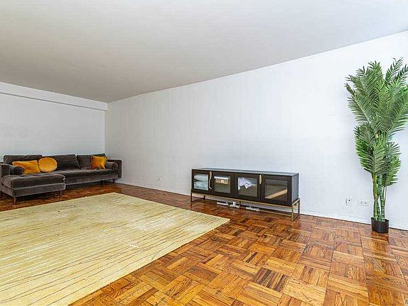 3rd image of 12510 Queens Blvd APT 1201