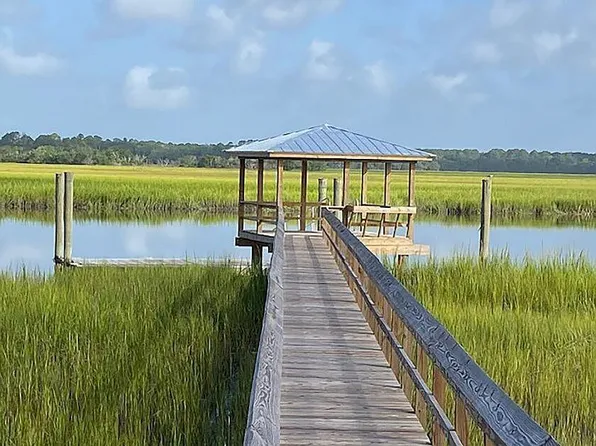 83 Cocktail Ln, Edisto Island, SC 29438