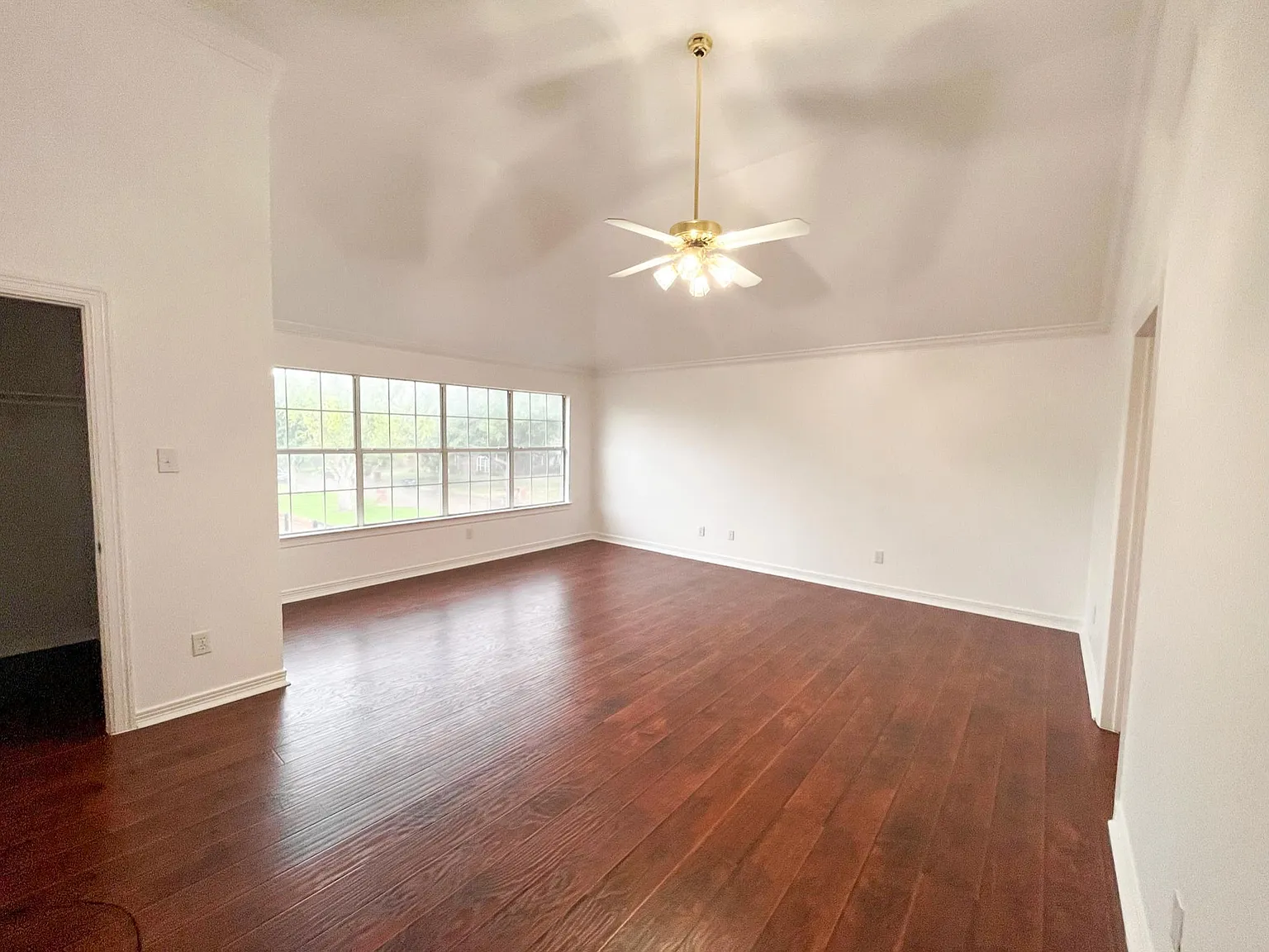 4 bed, 2943 sqft, $4,000 — Photo 4
