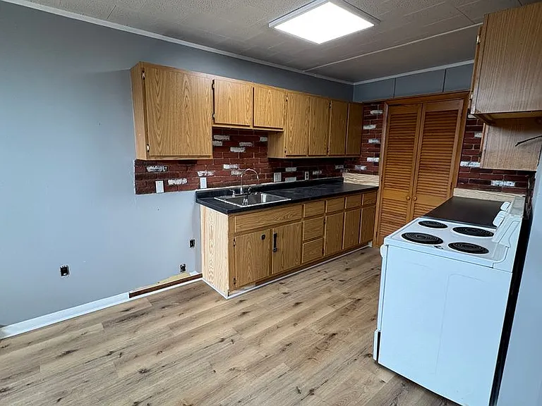 217 N Main St — Photo 9