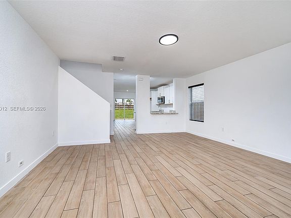 4th image of 624 NE 5th St