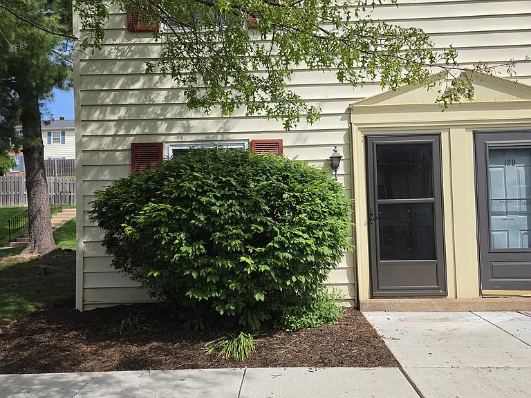 122 Wellington Ter #10A — Photo 1