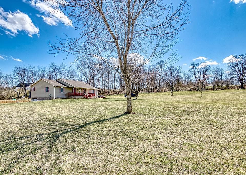1st image of 200 Pine Brook Dr