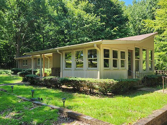 2nd image of 17 Shady Brook Ln
