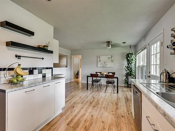 5th image of 520 La Salle Dr