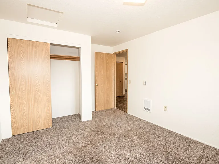 Rivercrest Apartments — Photo 13
