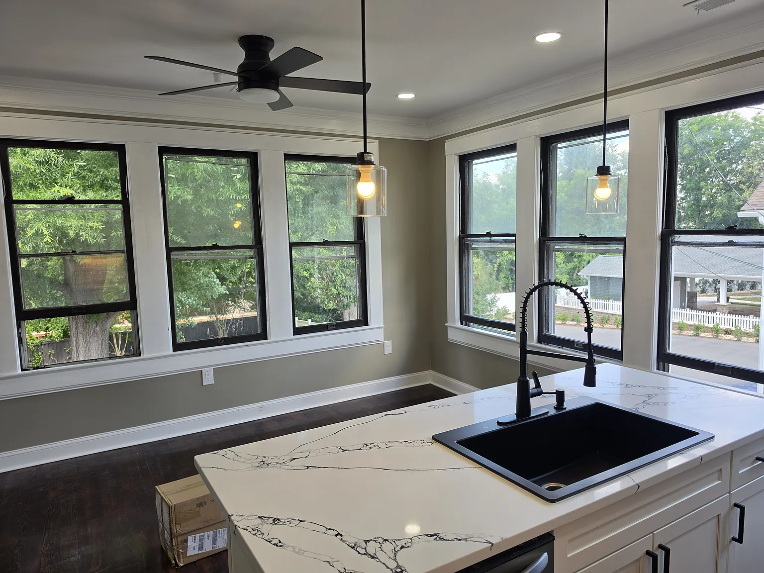 2 bed, 940 sqft, $1,695 — Photo 2