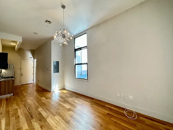 372 Kosciuszko Street image 3 of 22