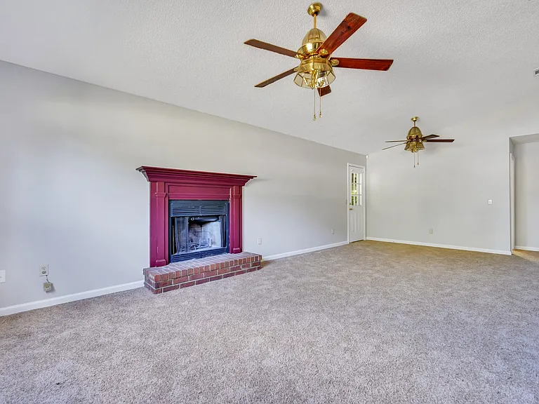 1109 Tomahawk Trl — Photo 14