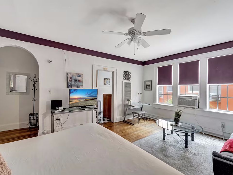 1st image of 118 Indian Pl APT 3