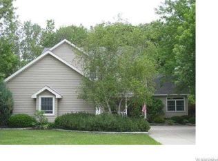 652 Raymond Dr, Lewiston, NY 14092