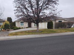 1208 W Canyon Lakes Dr, Kennewick, WA 99337